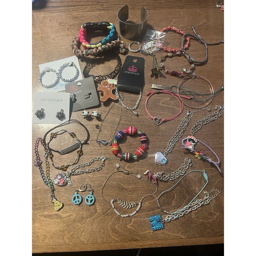 MIX Costume Jewelry Lot Earring Bracelet Pin Anklet Necklace 32 Pieces